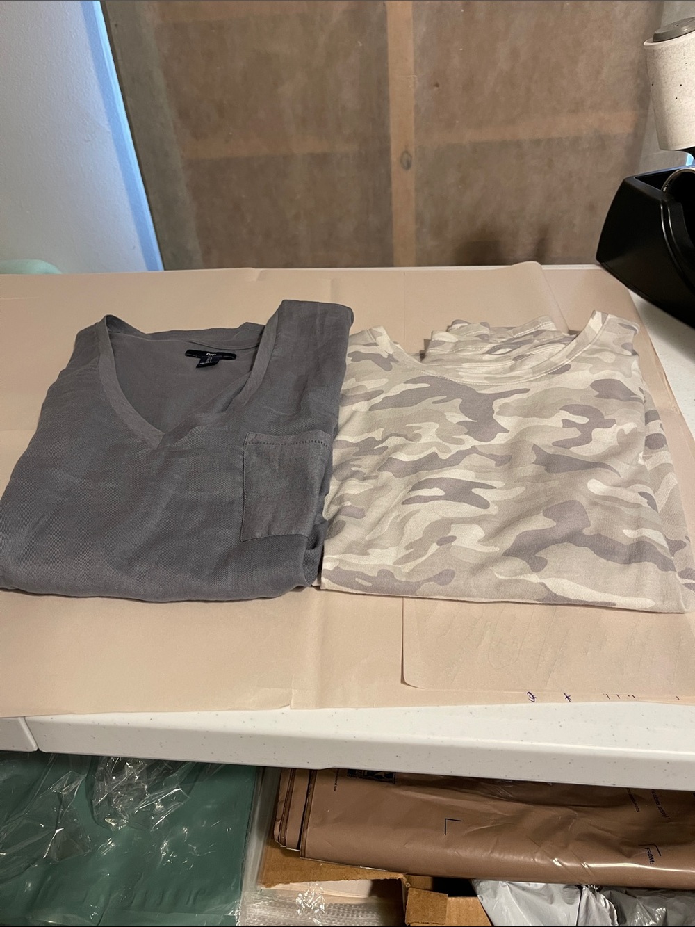 Bundle of 2 Gap women’s tees,sz.Large
